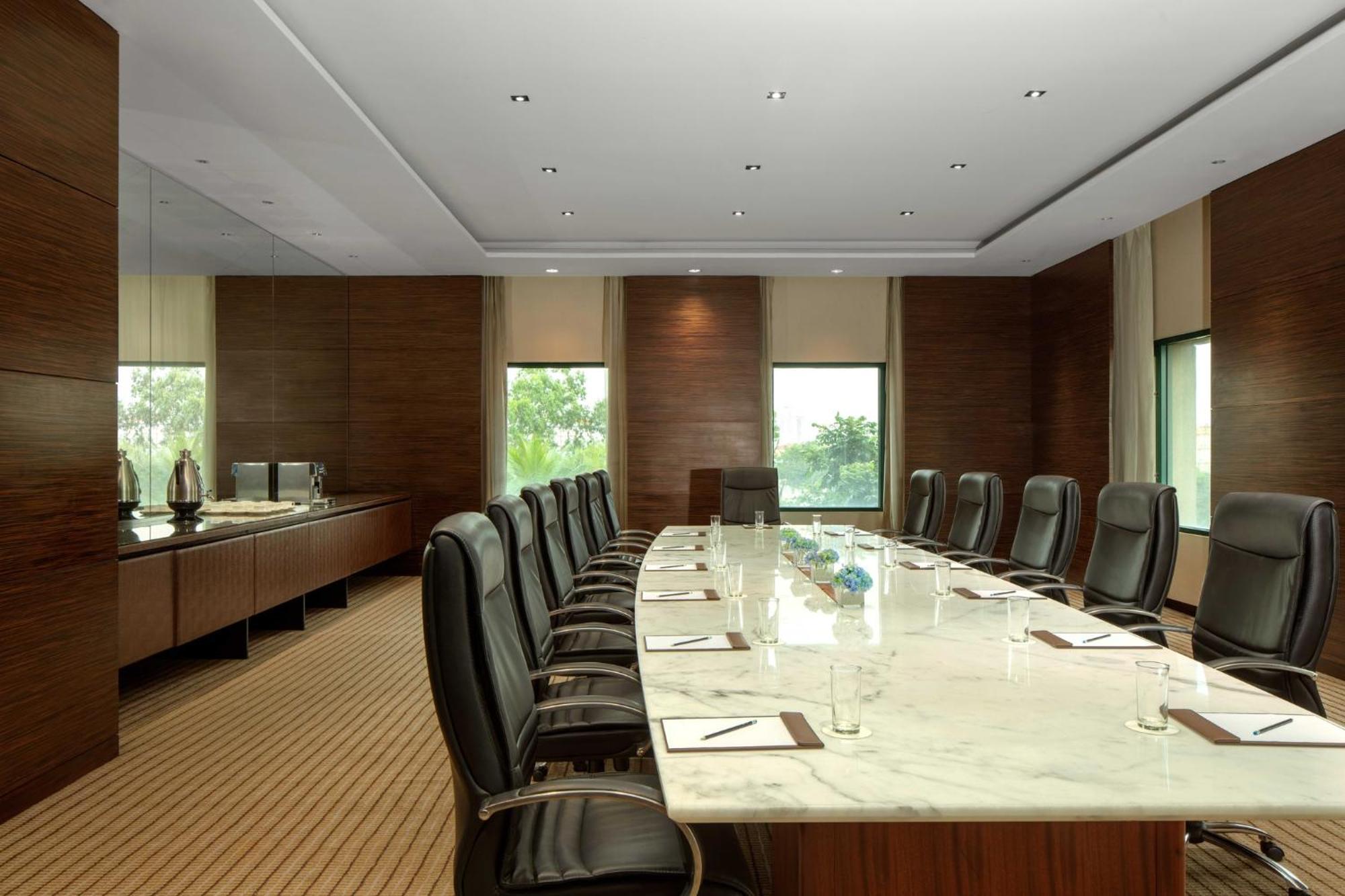 Radisson Blu Cebu Hotel Exterior photo Boardroom at the Taj Bengal
