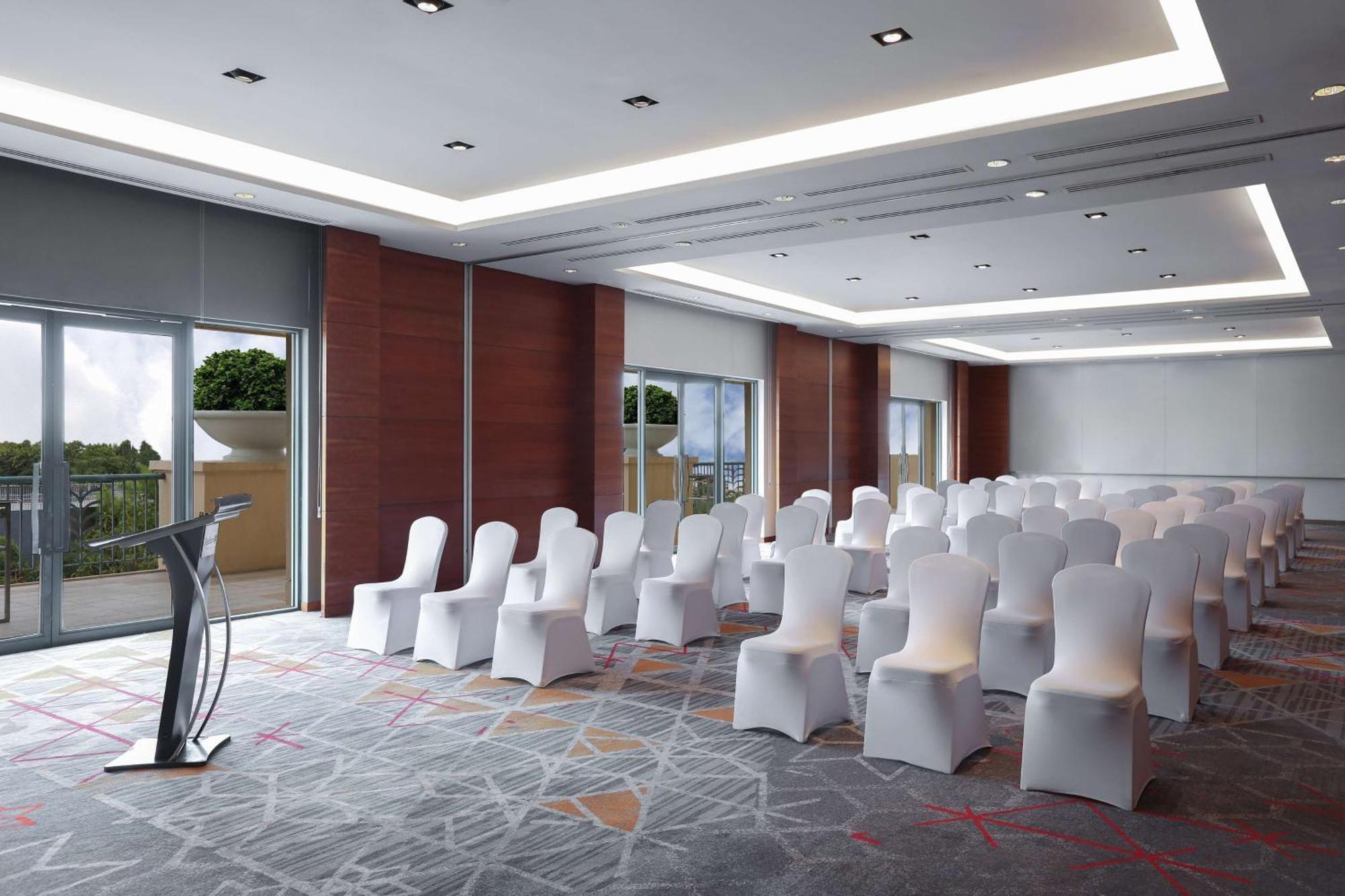 Radisson Blu Cebu Hotel Exterior photo Meeting room