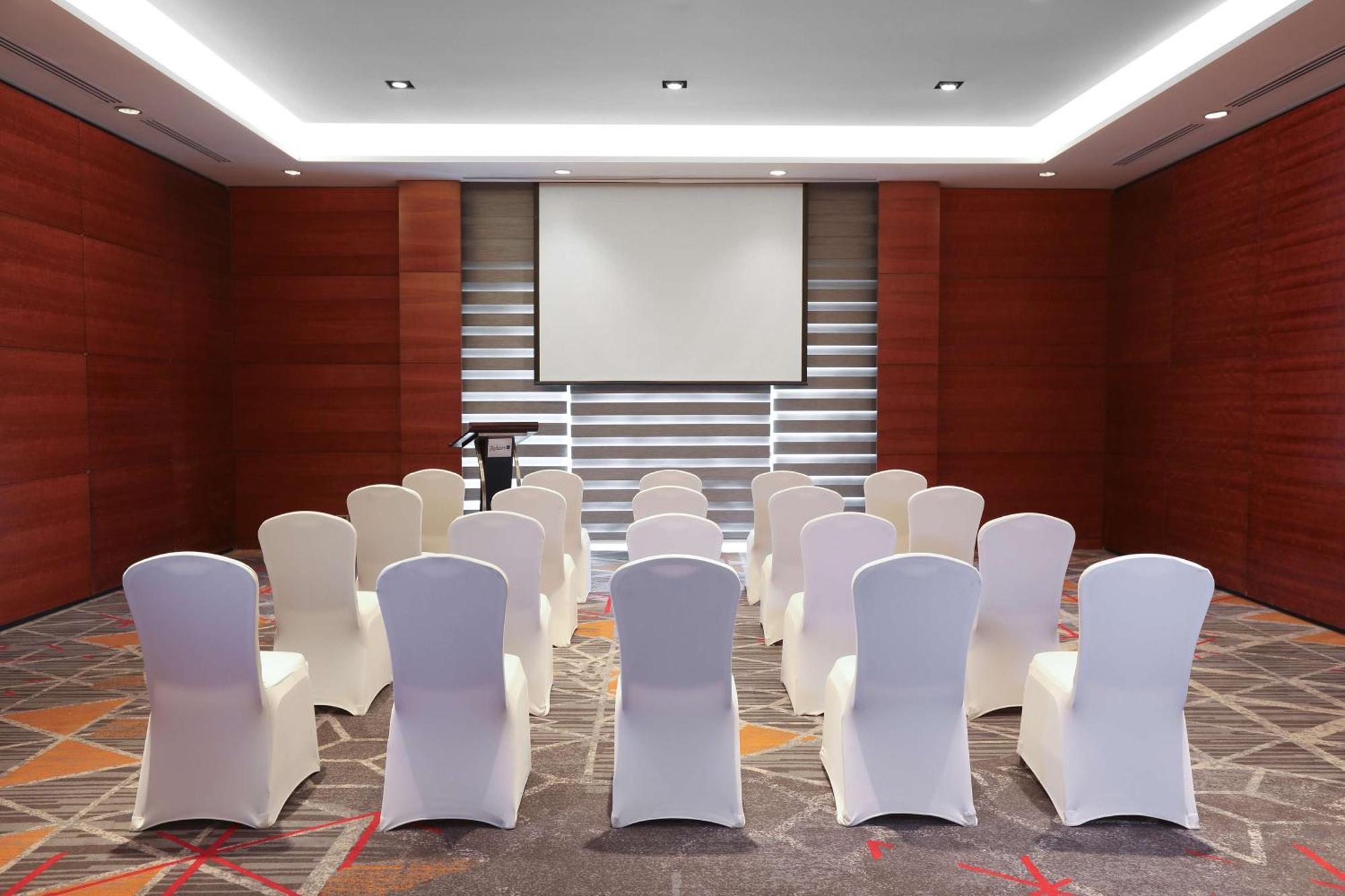 Radisson Blu Cebu Hotel Exterior photo Meeting room