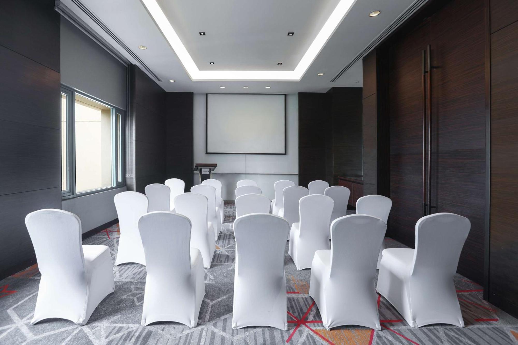 Radisson Blu Cebu Hotel Exterior photo Meeting room