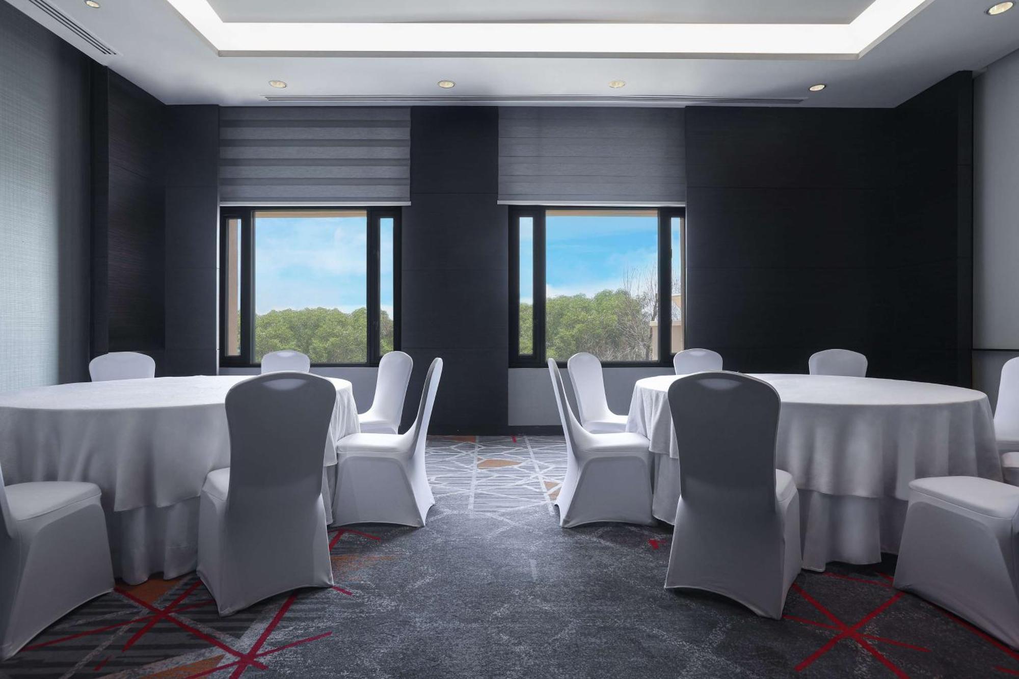 Radisson Blu Cebu Hotel Exterior photo Meeting room