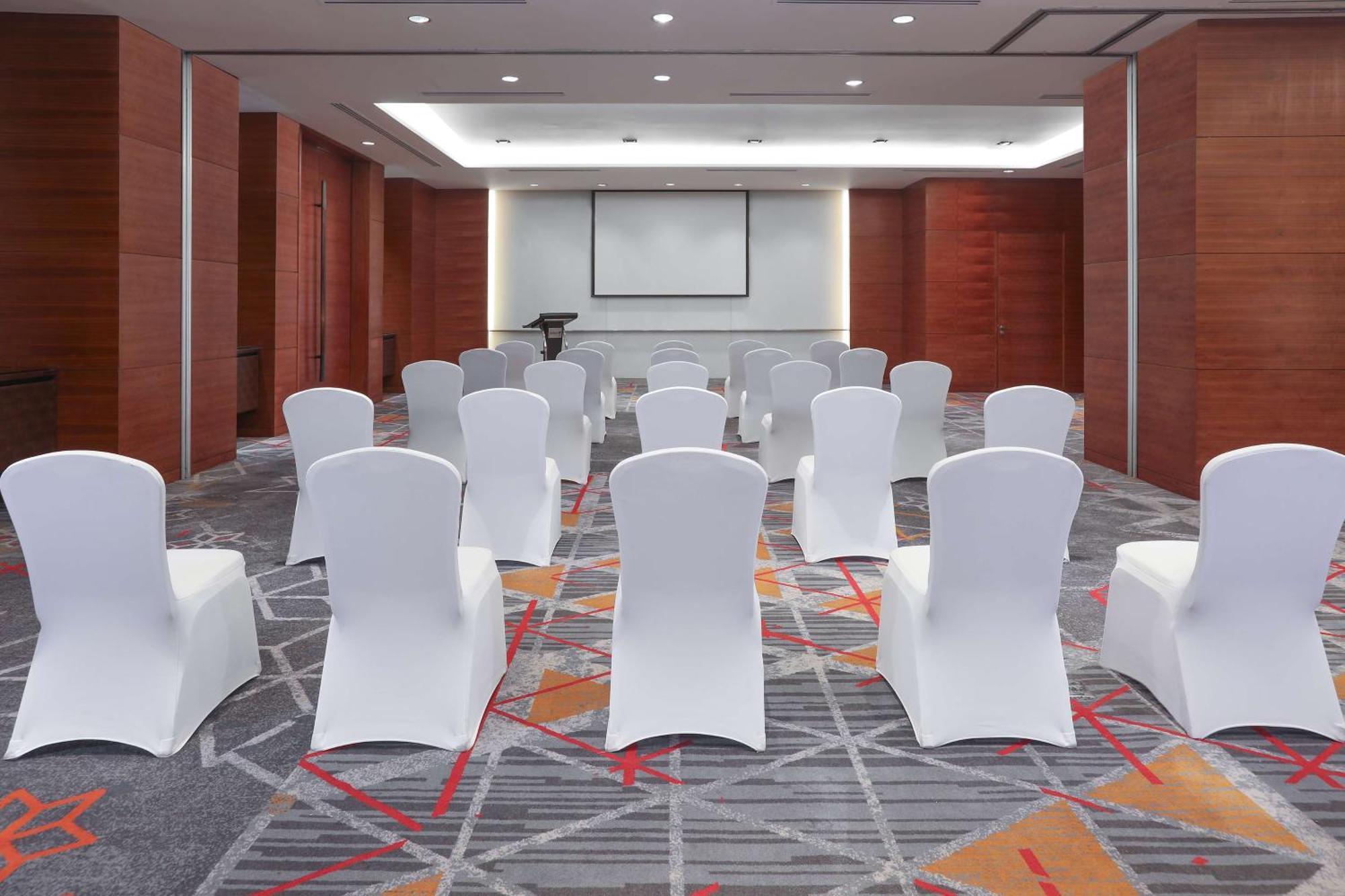 Radisson Blu Cebu Hotel Exterior photo Meeting room