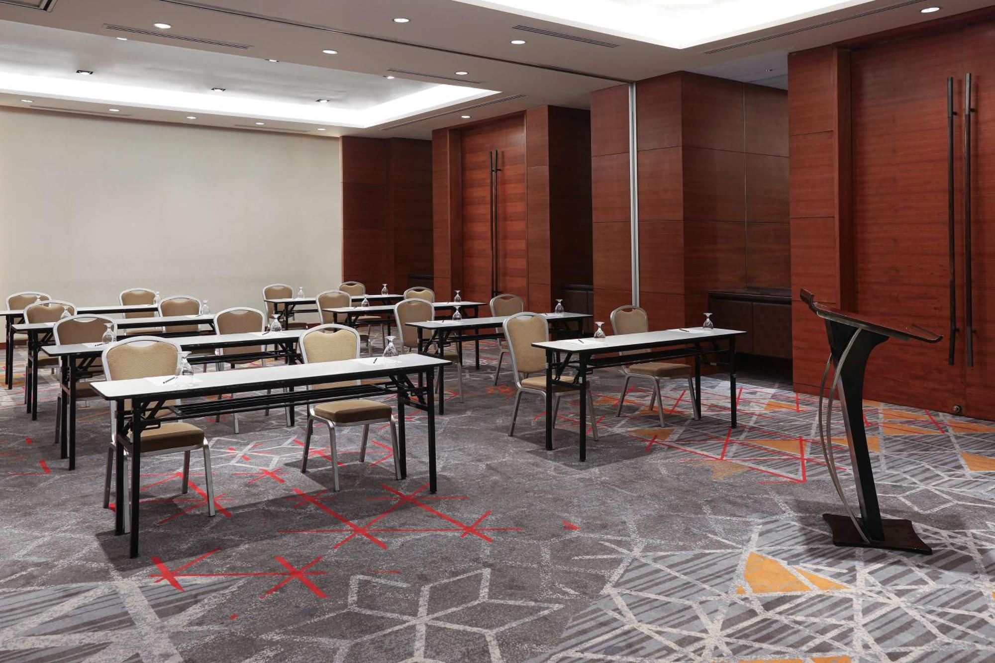 Radisson Blu Cebu Hotel Exterior photo Meeting room
