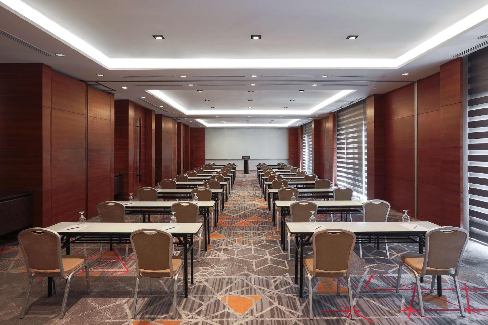 Radisson Blu Cebu Hotel Exterior photo Meeting room