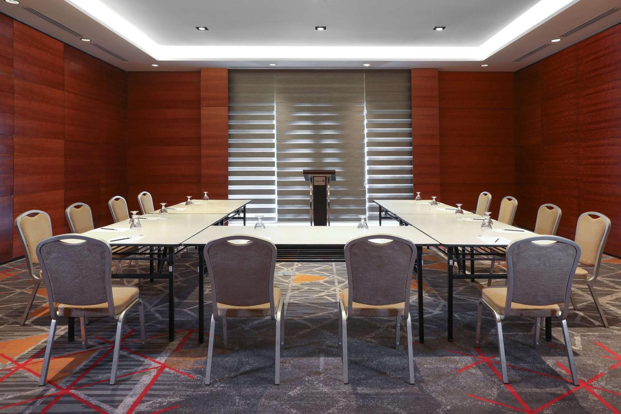Radisson Blu Cebu Hotel Exterior photo Meeting room