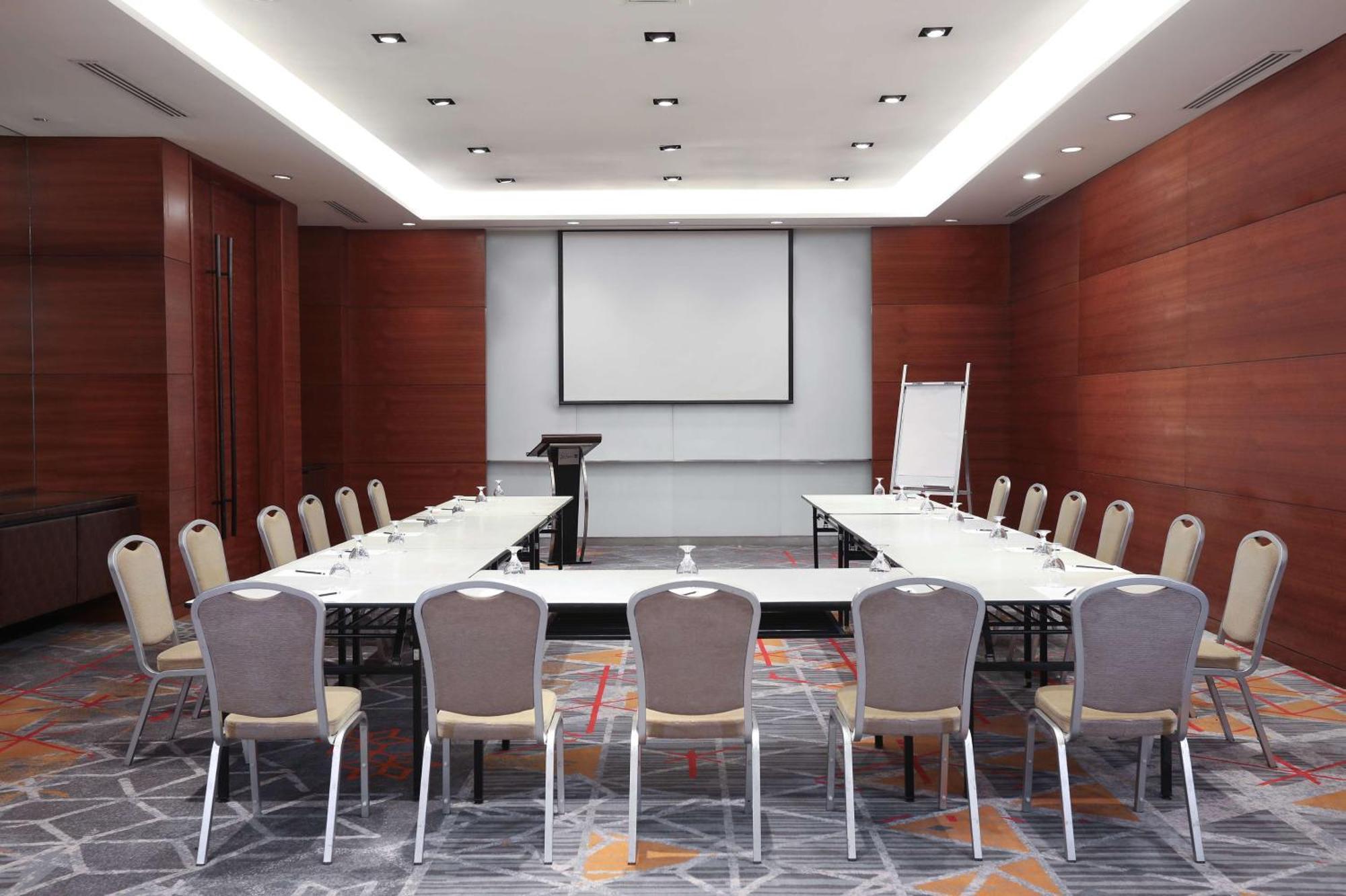 Radisson Blu Cebu Hotel Exterior photo Meeting room