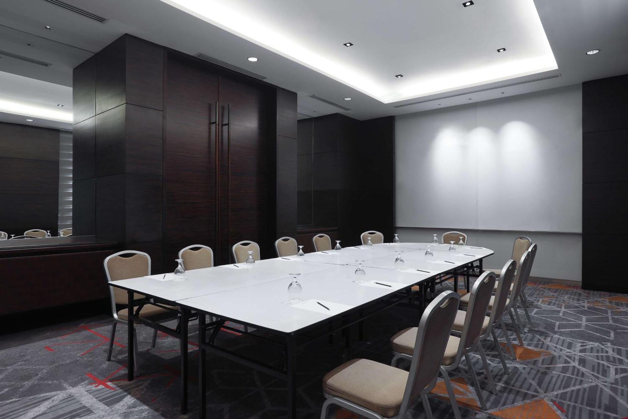 Radisson Blu Cebu Hotel Exterior photo Meeting room