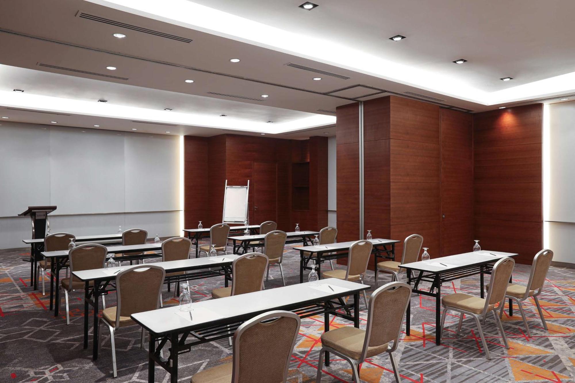 Radisson Blu Cebu Hotel Exterior photo Meeting room