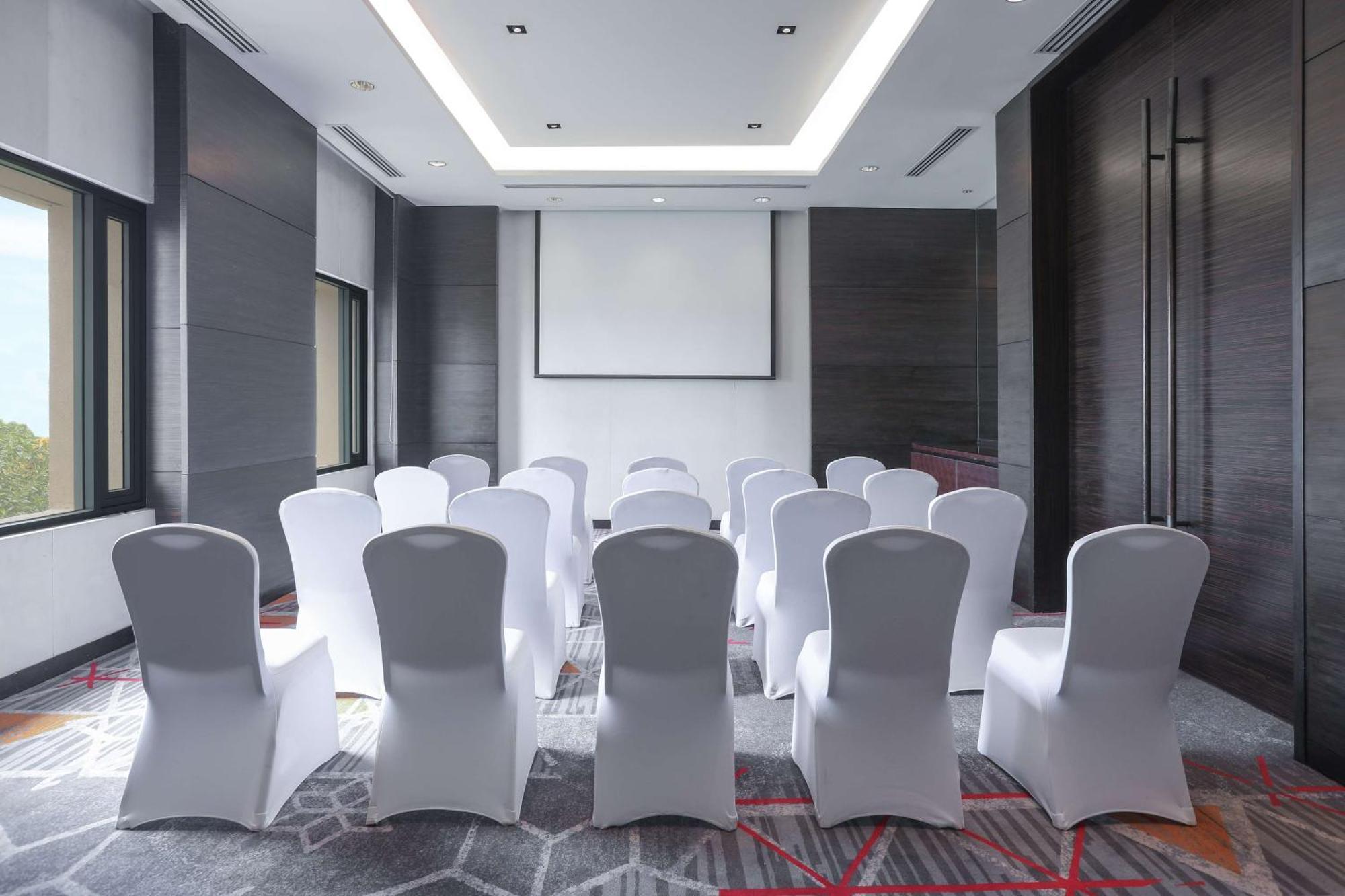 Radisson Blu Cebu Hotel Exterior photo Meeting room