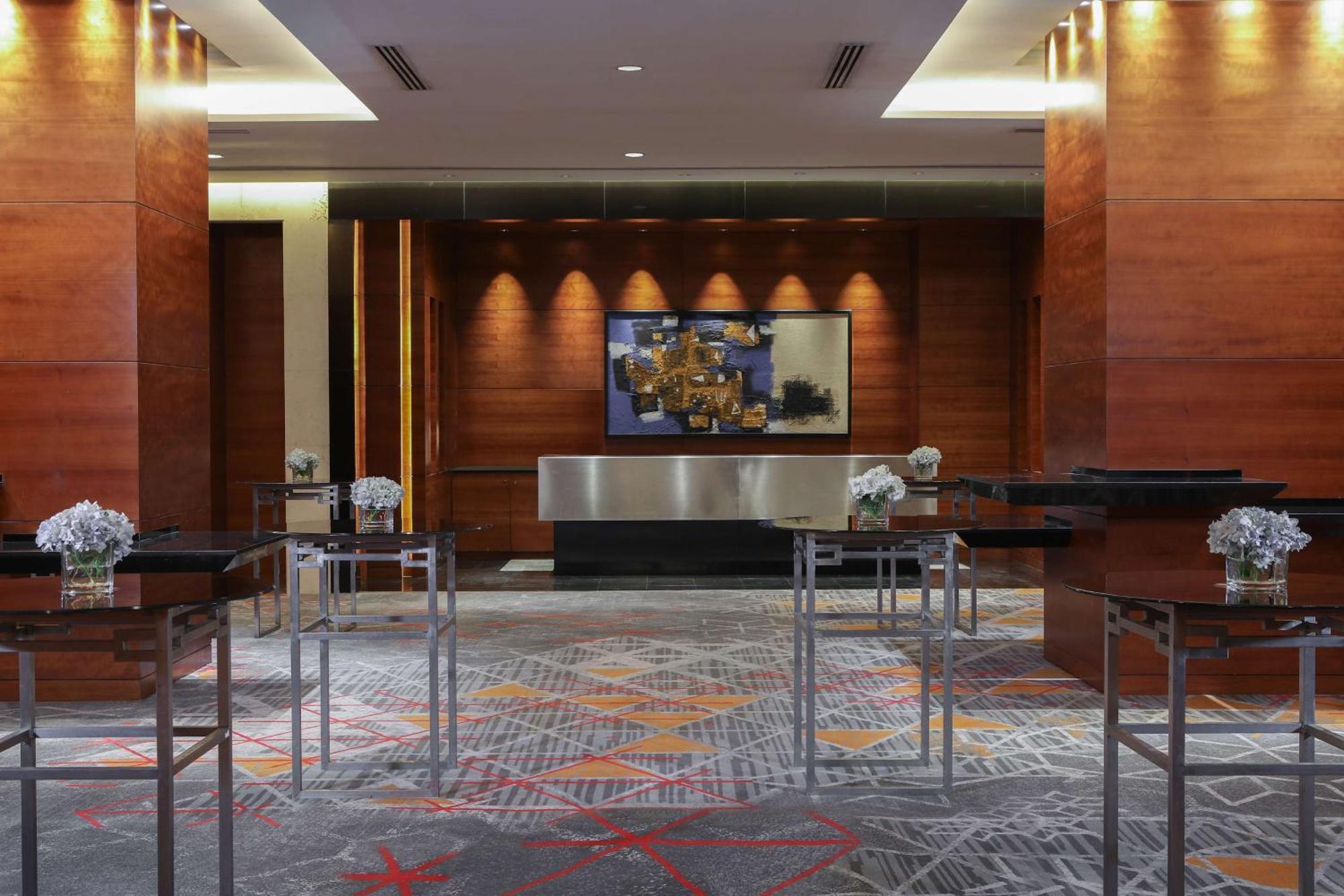 Radisson Blu Cebu Hotel Exterior photo The lobby of the hotel