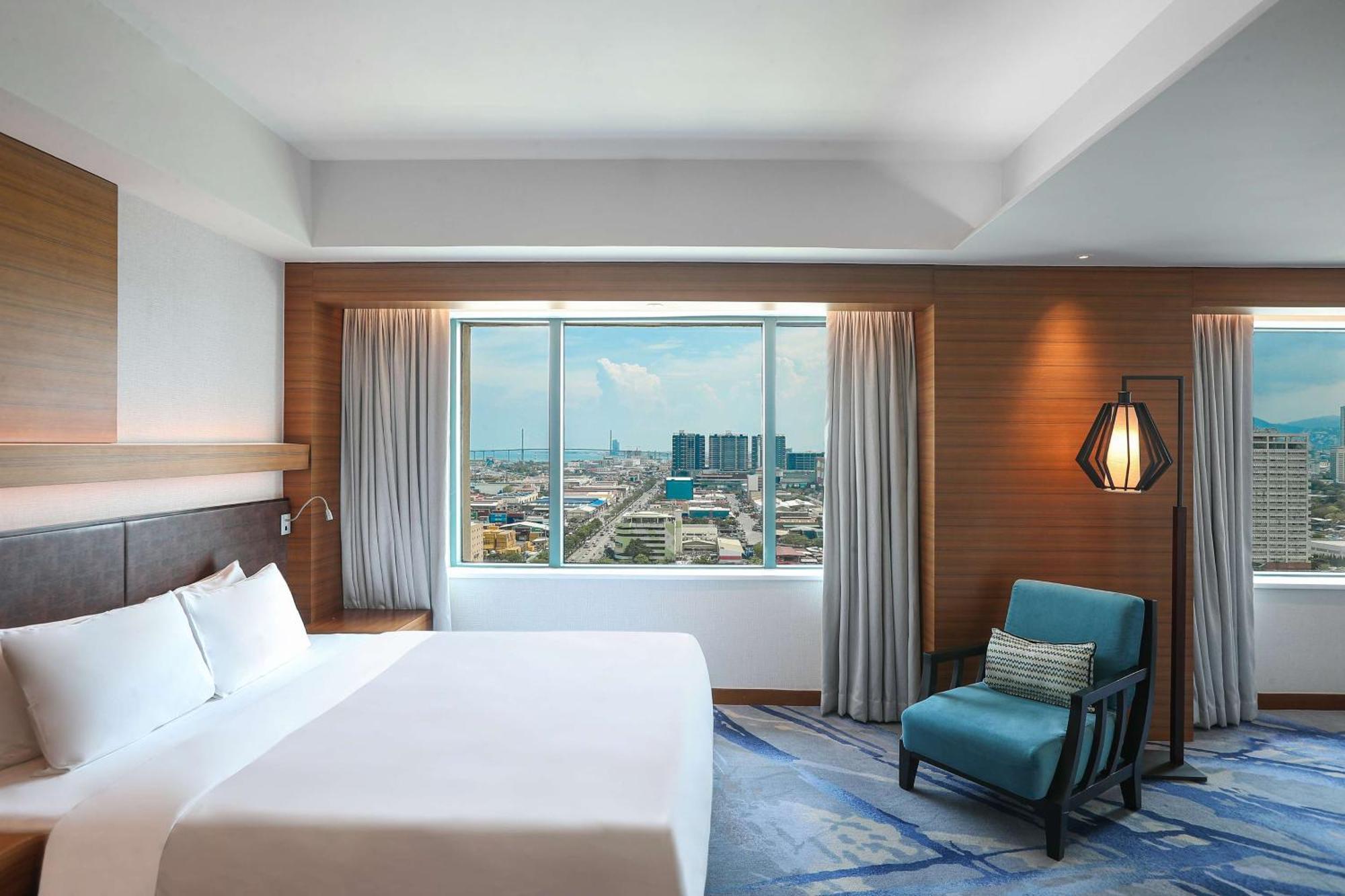 Radisson Blu Cebu Hotel Exterior photo Deluxe Room