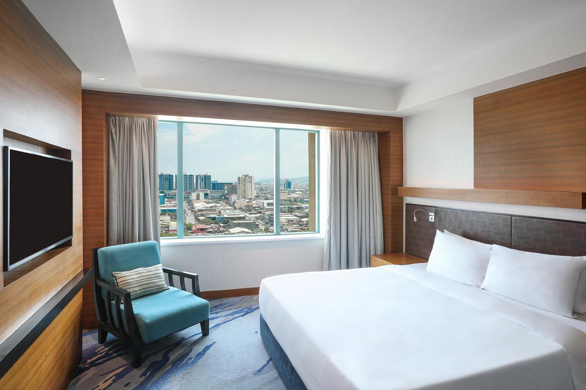 Radisson Blu Cebu Hotel Exterior photo