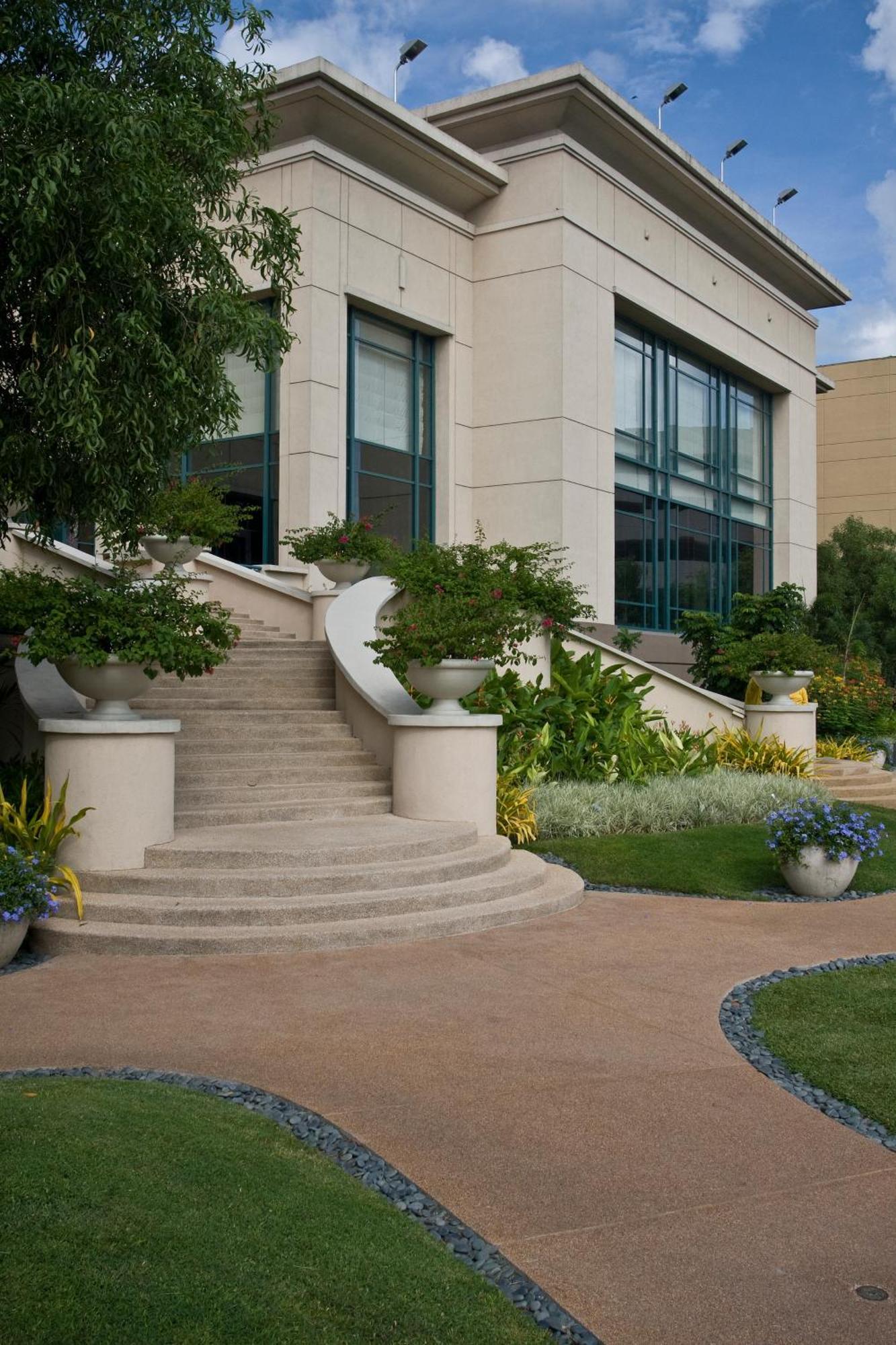 Radisson Blu Cebu Hotel Exterior photo The exterior of the Center for BrainHealth